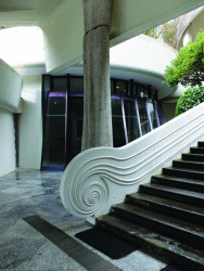 Dekorativní betonové schodiště lázní Bonifáce VIII.