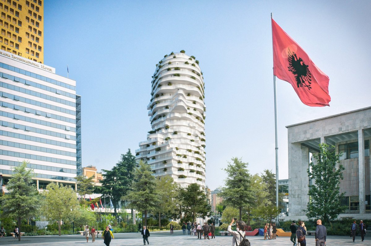 V centru Tirany rostou také dva mrakodrapy od ateliéru MVRDV. Jeden z nich má tvář albánského národního hrdiny Skanderbega. Je však kritizován jako megalomanský a prvoplánově nacionalistický.