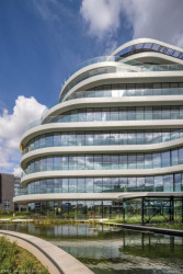 Budova The Wings v Diegem v Belgii od ASSAR LLOX architects