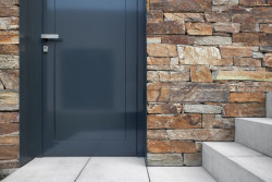 Vila v Petrovicích, vchodové dveře s klikou MINIMAL, Labor 13,