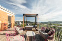 Modulární systém řady Y od Egoé posunuje dosavadní hranice využití venkovního prostoru. (na obrázku řada Leva Home)