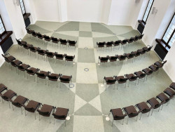 ATELIER SCHMIDT navrhl rekonstrukci společenského sálu v budově děčínského magistrátu.