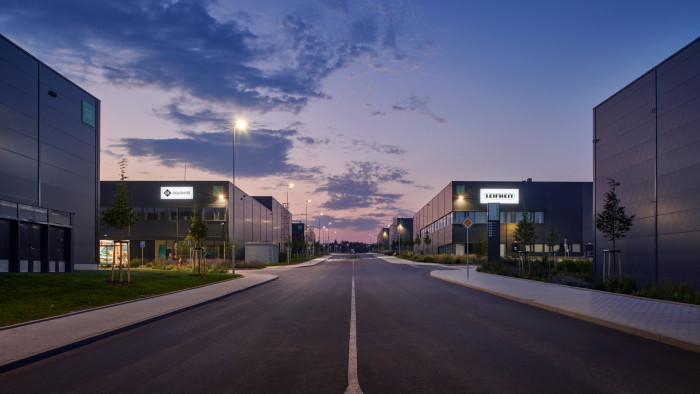 Logport Prague West od Expert Architects