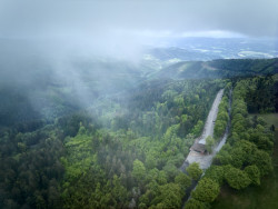 Je tu nová točna. (Brána Pusteven; henkai architekti)