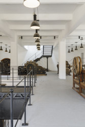 Ačkoliv detaily a vybavení původní není, usilovalo se o zachování historické atmosféry. Řada prvků tak stará je, ovšem pochází odjinud. (Muzeum starých strojů a technologií v Žamberku, Ateliéru Walter)