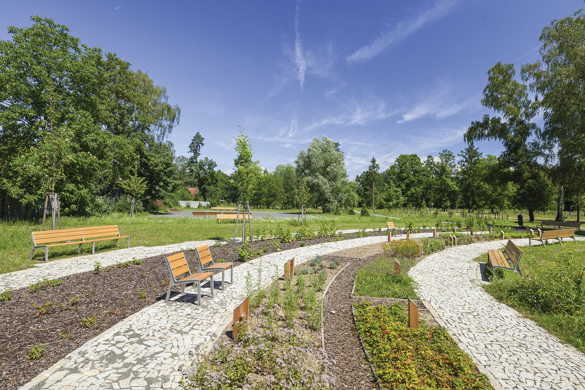 Lavička Miela je v nabídce produktů mmcité již od roku 2008. 