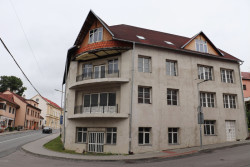 Brownfield ve Valašských Kloboukách nově slouží jako podnikatelský inkubátor Dům na rohu.