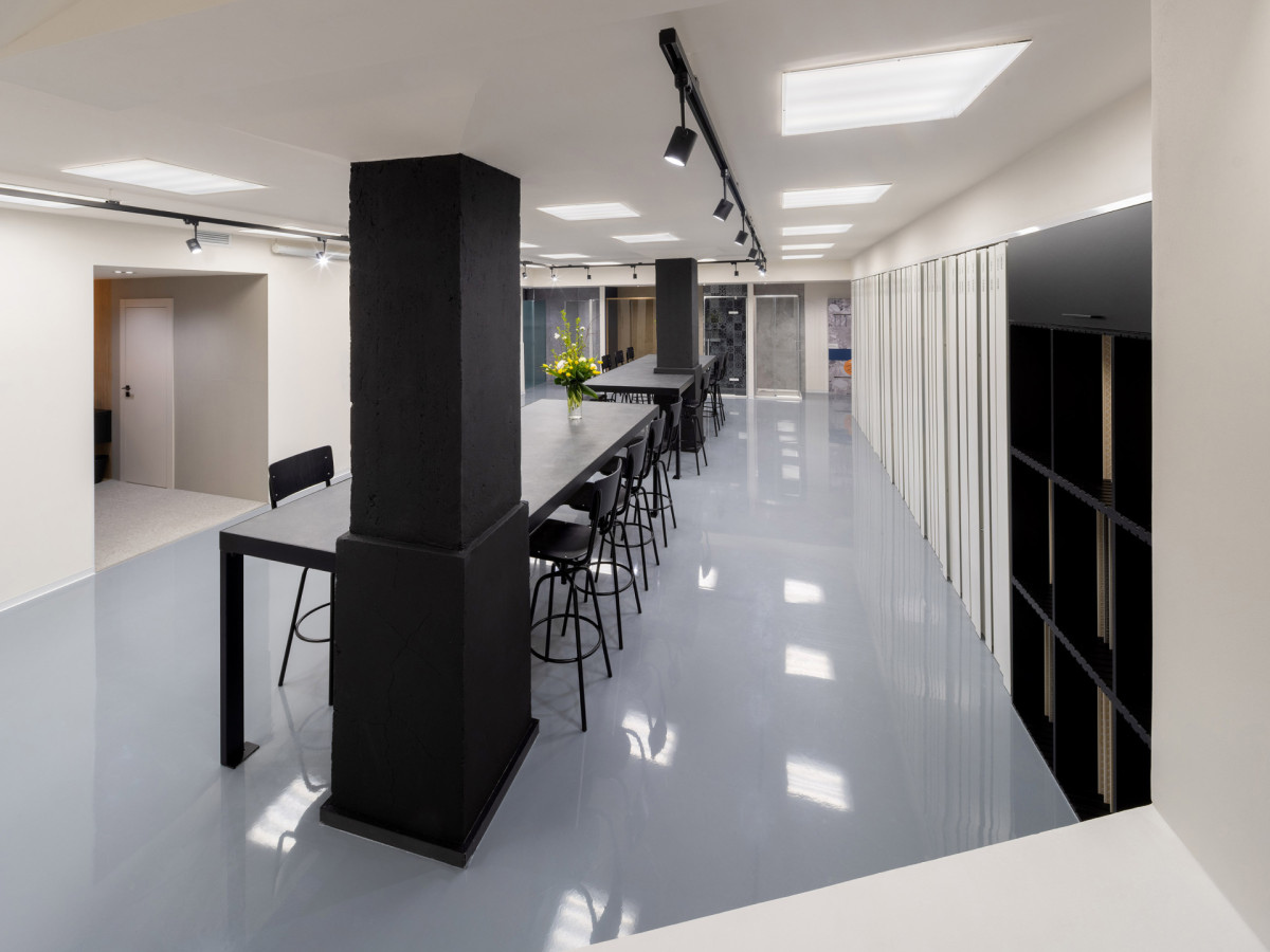 Nové koupelnové studio Hub in Bath v Karlíně vzniklo spojením čtyř výrobců sanitárních produktů.