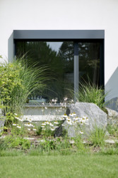 Rodinný dvojdům v Klánovicích od Jakuba Chocholy