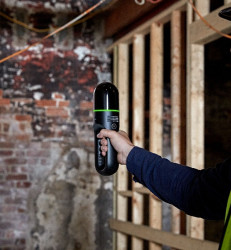 BLK2GO je mobilní ruční skener z řady skenerů Leica. Pro spolehlivé určení trajektorie skeneru v neznámém prostředí využívá patentovanou technologii Grandslam, kdy se jedná o kombinaci rychlého dvouosého lidaru, multikamerového systému a IMU.