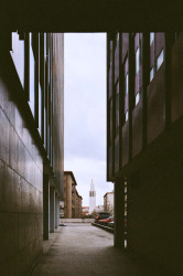 Chemapol byl současně velkým sběratelem umění, na přízemí největšího objektu byla dokonce vyprojektovaná veřejně přístupná galerie. Žádná z děl se však v interiéru nedochovala.