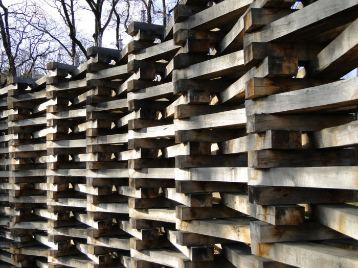 třiarchitekti, Letní scéna AmFík, detail hrazení – foto