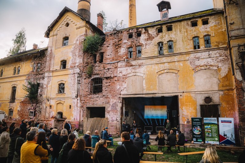 Ve čtvrtek 3. října 2024 proběhlo v prostorách industriální památky Pivovaru Kluge v Rudníku
vyhlášení třetího ročníku Krkonošské ceny za architekturu.