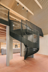 1:1 architekti zrekonstruovali bývalý špejchar historického statku v Benicích u Chrášťan. Sýpka nově slouží jako multifunkční sál