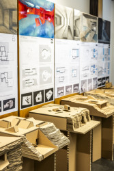 Na fakultě architektury ČVUT v Praze probíhá výstava ateliérových prací. Navštívit ji je možné do 7. února 2025.