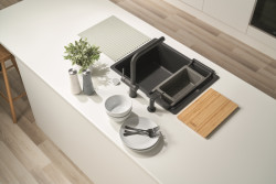 ALL-IN Set 3 - flexibilní systém doplňků ke dřezům (teleskopický držák, bambusová přípravná deska, velká odkapávací miska a rolovací silikonová podložky)