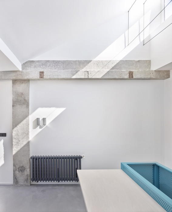 Interiér mezonetového bytu v Praze-Podolí, SMLXL