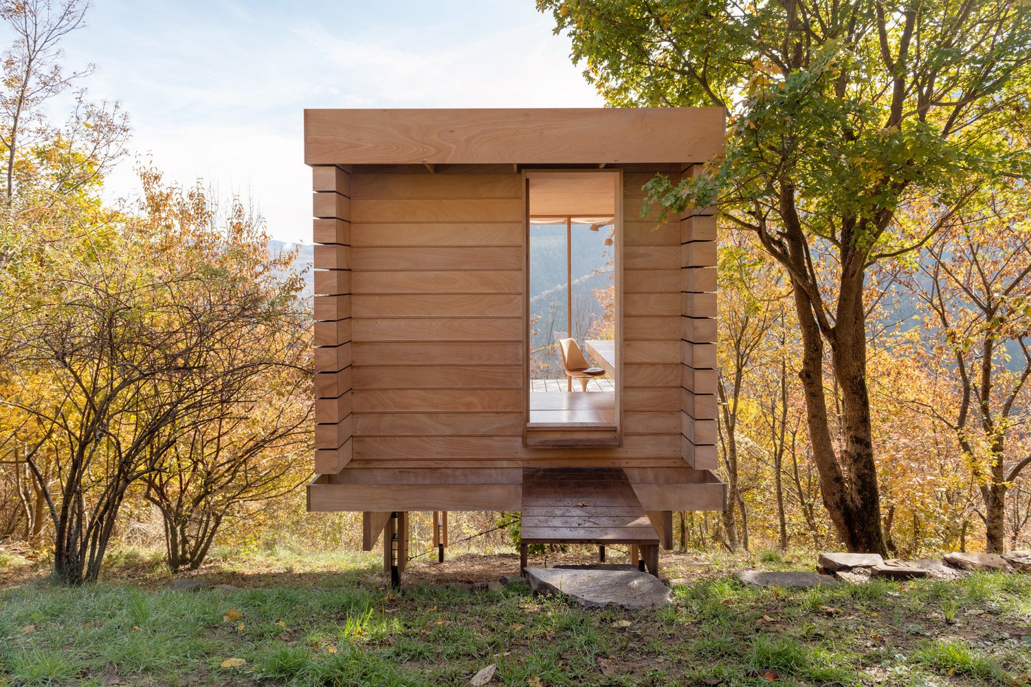 Mladí italští architekti postavili za dva týdny malou stavbu v Apeninách určenou k rozjímání a meditaci