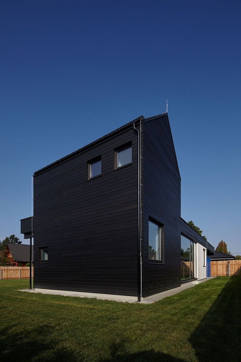 Mjölk architekti, Dům V plotě - foto