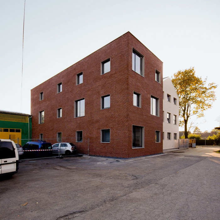 Architekt Ondřej Tuček, Přístavba a rekonstrukce obecní školy Hovorčovice – foto