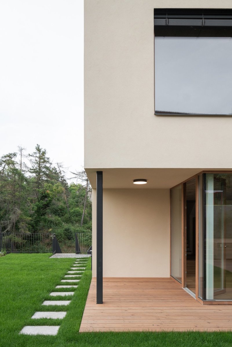 Brněnští architekti z ateliéru SENAA zrealizovali viladům v Praze
