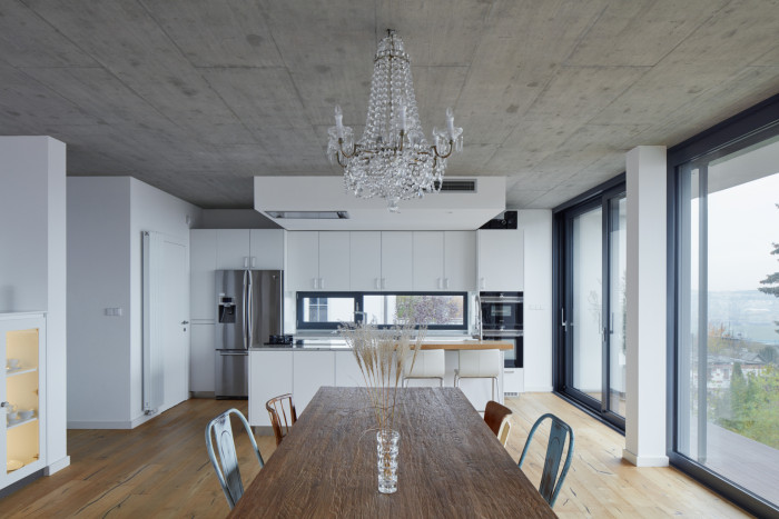 Dvě identické vily od studia Jestico + Whiles na jihozápadě Prahy