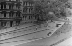 Tachovské náměstí v padesátých letech minulého století (Tachovské náměstí v Praze, OVA)