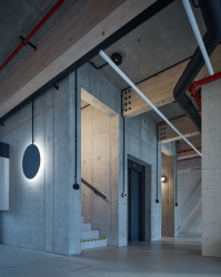 Sídlo Kloboucké lesní v Brumově-Bylnici od studia Mjölk