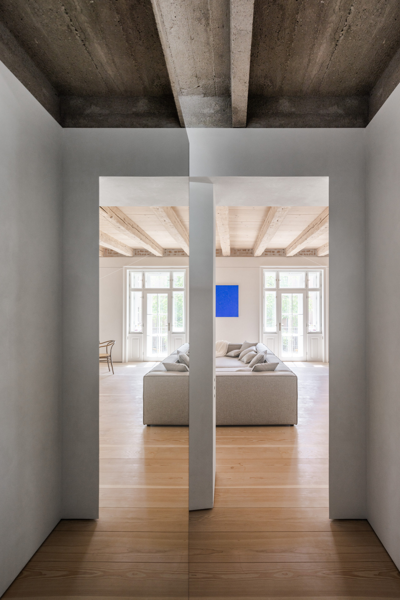 Byt v Bratislavě na Starém Mestě - rekonstrukce podle návrhu Martina Skočka