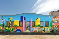 Nástěnná malba v Torontu vychází z dětských kreseb a je přizpůsobena měřítku malých obyvatel