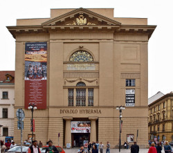 U Hybernů na náměstí Republiky (Josef Zobel, Georg Fischer, Louis Montoyer, 1803)