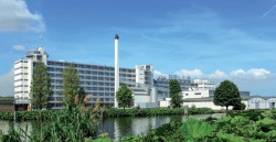 Obr. 1: Van Nellefabriek, celkový pohled od kanálu a přístavu Delfshaven – foto