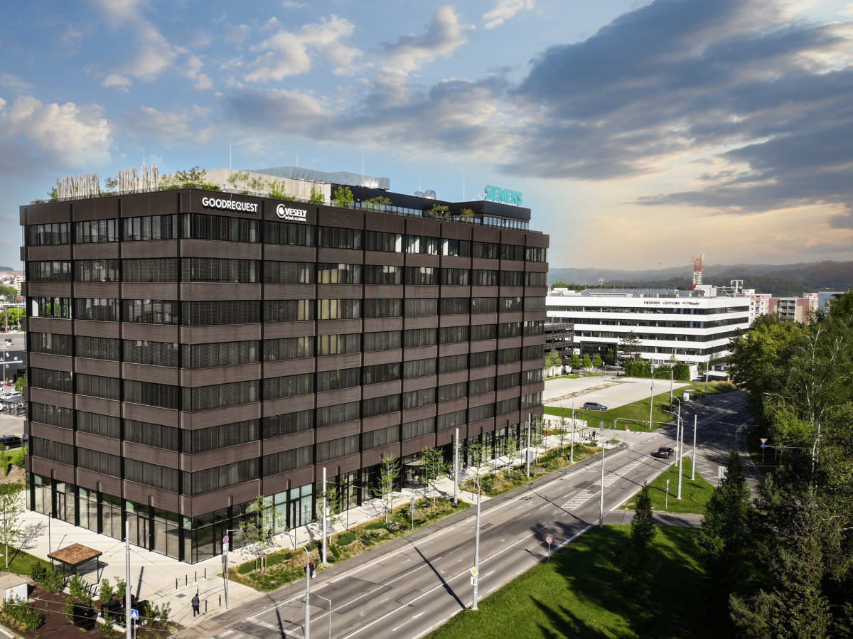 NORDCITY Obchodná je součástí postupně vznikající technologické a IT zóny NORDCITY. (Administrativní budova NORDCITY Obchodná v Žilině; ateliér Endorfine, developer Reinoo)