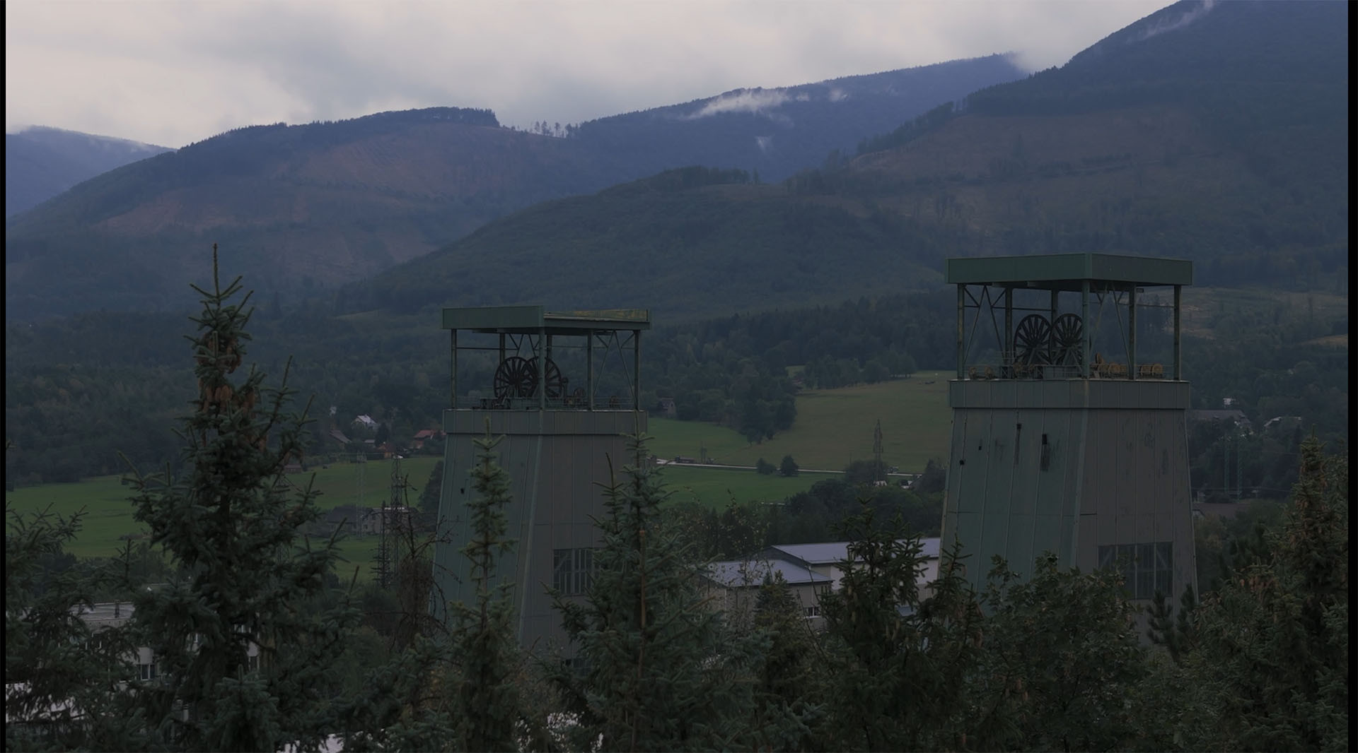 Důlní věže dolu Frenštát (snímek k filmu Muž, který sázel domy)