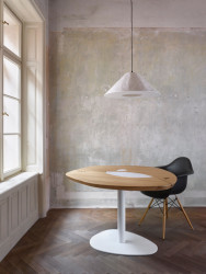 Architektka Daniela Polubědovová představila novou kolekci stolů Indiánské léto