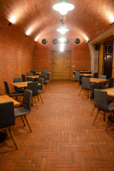 Vinařství Thaya od Jakub Cigler Architekti na jižní Moravě