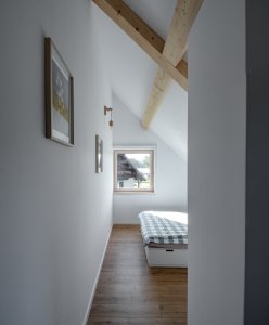 Harazim Karel Architektura - RD Borová Lada: Soukromé pokoje včetně ložnice manželů najdeme v podkroví