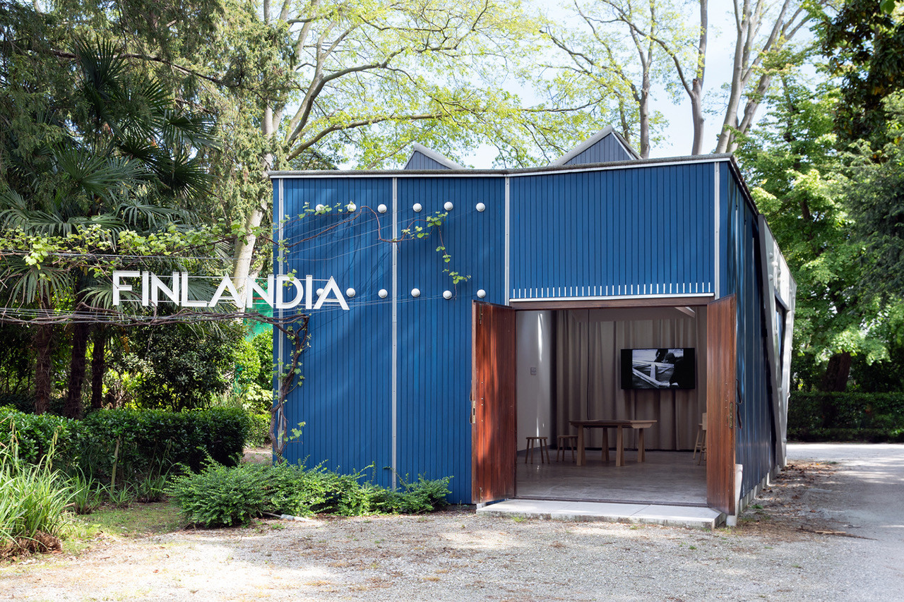 Finský pavilon představuje domky Puutalo, původně určené válečným uprchlíkům. Foto: Ugo Carmeni