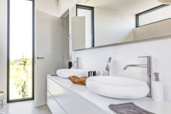 Ateliér MOLNÁR-PERÁČEK navrhli nízkoenergetická rodinný dům u Prahy