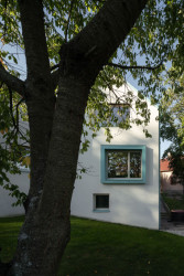 Z konstrukčního hlediska jde o zděný dům. (Rodinný dům v Klokočné od ateliéru Chrama)