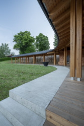 Společenský sál farního centra v Lidečku od studia AEIOU