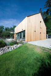 Proměna chaty v rodinný dům od studia Prajaga v Praze