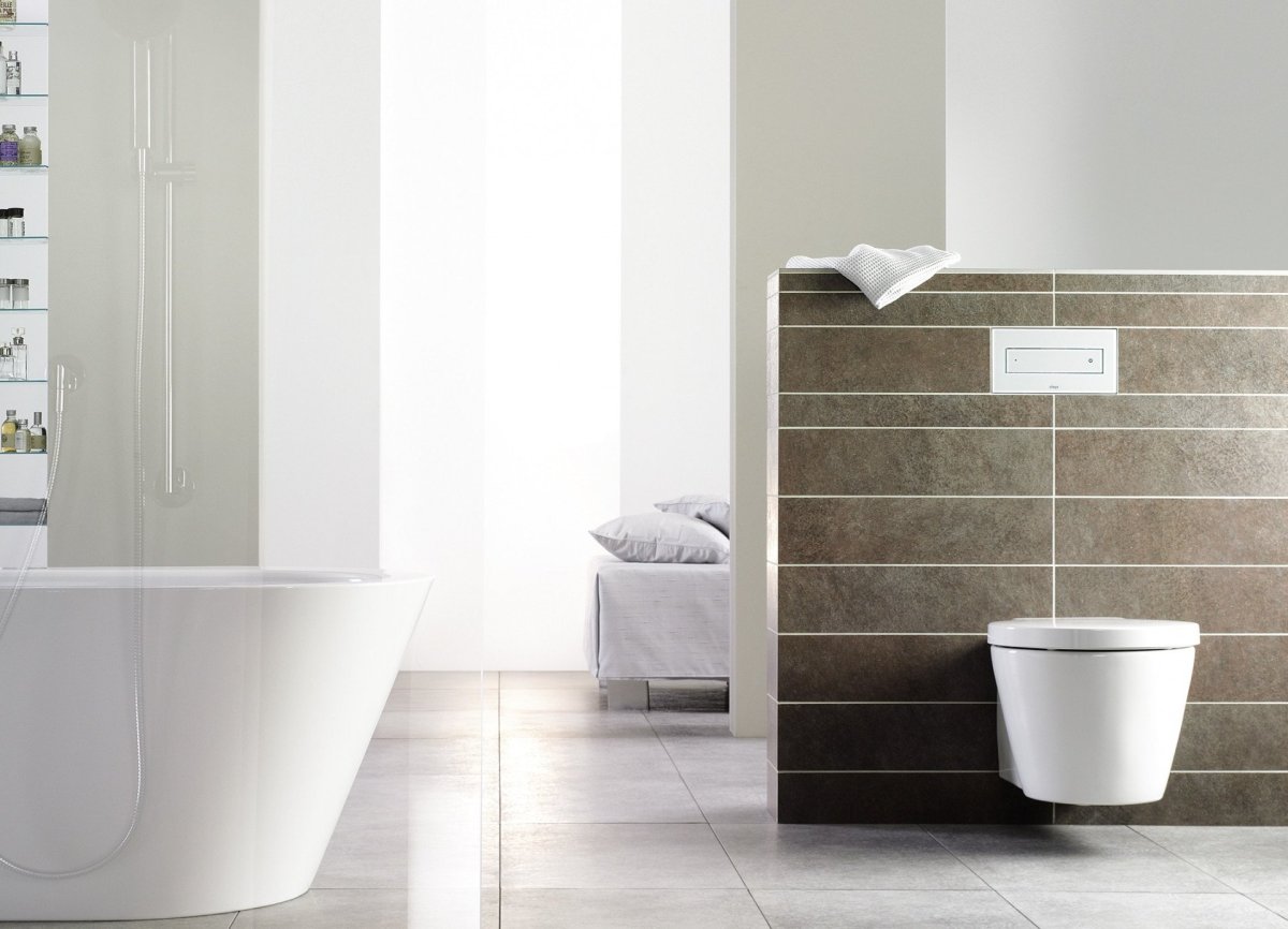 Keramická WC bez oplachovacího okraje patří k modernímu vybavení koupelen. Přitom ovšem nepříznivá dynamika vody vede k občasnému vystříknutí vody během splachování. Splachovací nádržky Viega s integrovanou škrticí klapkou tomuto jevu nyní zcela zabrání.