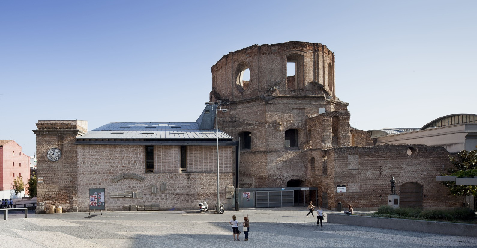 Dostavba kostela San Fernando v Madridu od José I. Linazasora