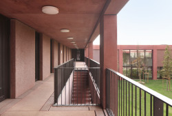 Vysokoškolské koleje Résidence Palaiseau ve Francii, studio 51N4E a Bourbouze & Graindorge