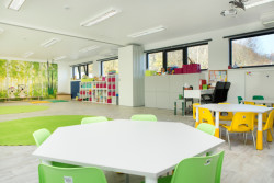 Modulární  Anglicko - česká mateřská školka Teddy Bear ve Vsetíně zaujme současným vzhledem i energetickou úsporností