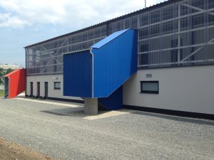Rekonstrukce a zázemí fotbalové tribuny, Olomouc-Řepčín, 2015, Barbora Šimonová, Petra Gajdová. Foto: cosa.cz