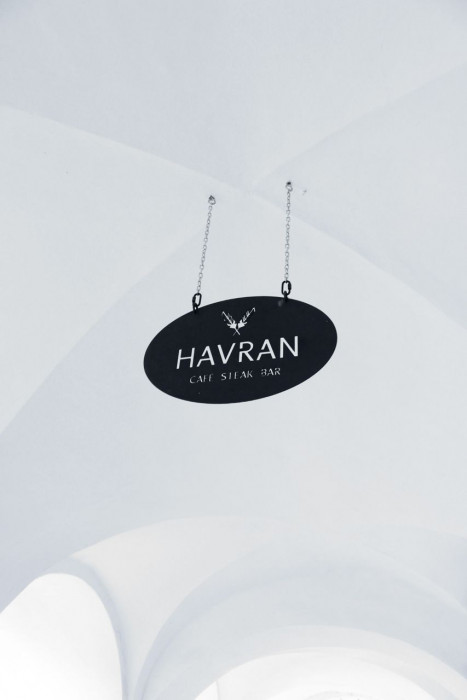 Zavoral Architekt, HAVRAN café—steak—bar – foto