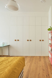 Pohled do ložnice (Byt na Novém Městě, Helena Ballošová)