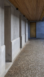 Hra struktur a materiálů (Åstrup Have, NORRØN Architects)